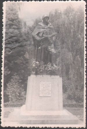 Памятник у могилы Москвина. Сочи