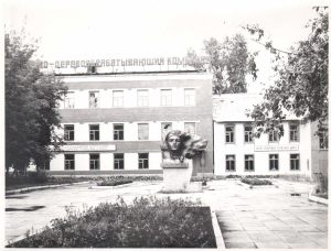 Памятник А.Кживонь. 1984 г.